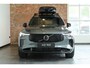 Volvo XC90 T8 Plug-in hybrid AWD Ultra Dark Executive Edition | Bowers & Wilkins | Luchtvering | Geventileerde Nappa Leder Voorstoelen met Massage | Gelamineerde Zijruiten | 22" Lichtmetalen Wielen | Head-Up Display |