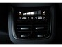 Volvo XC90 T8 Plug-in hybrid AWD Ultra Dark Executive Edition | Bowers & Wilkins | Luchtvering | Geventileerde Nappa Leder Voorstoelen met Massage | Gelamineerde Zijruiten | 22" Lichtmetalen Wielen | Head-Up Display |
