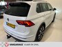 Volkswagen Tiguan 1.5 TSI ACT Highline Business R-Line-1e Eigenaar Zeer netjes met bijna alle opties.Trekhaak-Pano schuifdak-3d
