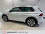 Volkswagen Tiguan 1.5 TSI ACT Highline Business R-Line-1e Eigenaar Zeer netjes met bijna alle opties.Trekhaak-Pano schuifdak-3d