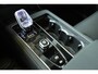 Volvo XC90 T8 Plug-in hybrid AWD Ultra Dark Executive Edition | Bowers & Wilkins | Luchtvering | Panoramadak | Head-Up Display | 360º Camera | Geventileerde Voorstoelen met Massage | Gelamineerde Zijruiten | Charcoal Hemelbekleding |