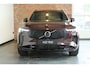 Volvo XC90 T8 Plug-in hybrid AWD Ultra Dark Executive Edition | Bowers & Wilkins | Luchtvering | Panoramadak | Head-Up Display | 360º Camera | Geventileerde Voorstoelen met Massage | Gelamineerde Zijruiten | Charcoal Hemelbekleding |