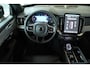 Volvo XC90 T8 Plug-in hybrid AWD Ultra Dark Executive Edition | Bowers & Wilkins | Luchtvering | Panoramadak | Head-Up Display | 360º Camera | Geventileerde Voorstoelen met Massage | Gelamineerde Zijruiten | Charcoal Hemelbekleding |
