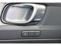 Volvo XC40 1.5 T5 Recharge R-Design - IntelliSafe Assist & Surround - Adaptieve LED koplampen - Parkeercamera achter - Verwarmde voorstoelen & stuur - Parkeersensoren voor & achter - Elektr. bedienb. voorstoelen met geheugen links - Draadloze tel. lader - Extra getint glas - 19' LMV