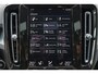 Volvo XC40 1.5 T5 Recharge R-Design - IntelliSafe Assist & Surround - Adaptieve LED koplampen - Parkeercamera achter - Verwarmde voorstoelen & stuur - Parkeersensoren voor & achter - Elektr. bedienb. voorstoelen met geheugen links - Draadloze tel. lader - Extra getint glas - 19' LMV