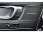 Volvo XC40 B3 Plus Dark - IntelliSafe Assist & Surround - 360º Camera - Harman/Kardon audio - Verwarmde voorstoelen & stuur - Parkeersensoren voor & achter - Elektr. bedienb. voorstoelen met geheugen links - Draadloze tel. lader - Standkachel - Extra getint glas - 18' LMV