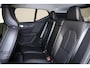 Volvo XC40 B3 Plus Dark - IntelliSafe Assist & Surround - 360º Camera - Harman/Kardon audio - Verwarmde voorstoelen & stuur - Parkeersensoren voor & achter - Elektr. bedienb. voorstoelen met geheugen links - Draadloze tel. lader - Standkachel - Extra getint glas - 18' LMV