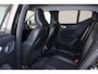 Volvo XC40 B3 Plus Dark - IntelliSafe Assist & Surround - 360º Camera - Harman/Kardon audio - Verwarmde voorstoelen & stuur - Parkeersensoren voor & achter - Elektr. bedienb. voorstoelen met geheugen links - Draadloze tel. lader - Standkachel - Extra getint glas - 18' LMV