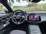 Mercedes-Benz E-klasse 300 e Luxury Line Luchtvering, Rijassistentiepakket, Trekhaak, 360 Camera, Burmester