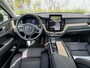 Volvo XC60 2.0 T6 Plug-in Hybrid AWD Ultra Dark | PHEV Long Range | Trekhaak | Luchtvering | 360 Graden Camera | Panoramadak | Head-up Display | Harman Kardon Audio | Keyless Entry | Elektrische Achterklep | Elektrisch Verstelbare Voorstoelen | Stoelverwarming voor en achter | Cruise Control Adaptief | BLIS | Google Navigatie | Apple Carplay | Android Auto