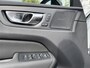 Volvo XC60 2.0 T6 Plug-in Hybrid AWD Ultra Dark | PHEV Long Range | Trekhaak | Luchtvering | 360 Graden Camera | Panoramadak | Head-up Display | Harman Kardon Audio | Keyless Entry | Elektrische Achterklep | Elektrisch Verstelbare Voorstoelen | Stoelverwarming voor en achter | Cruise Control Adaptief | BLIS | Google Navigatie | Apple Carplay | Android Auto