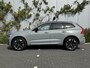 Volvo XC60 2.0 T6 Plug-in Hybrid AWD Ultra Dark | PHEV Long Range | Trekhaak | Luchtvering | 360 Graden Camera | Panoramadak | Head-up Display | Harman Kardon Audio | Keyless Entry | Elektrische Achterklep | Elektrisch Verstelbare Voorstoelen | Stoelverwarming voor en achter | Cruise Control Adaptief | BLIS | Google Navigatie | Apple Carplay | Android Auto
