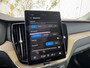 Volvo XC60 2.0 T6 Plug-in Hybrid AWD Ultra Dark | PHEV Long Range | Trekhaak | Luchtvering | 360 Graden Camera | Panoramadak | Head-up Display | Harman Kardon Audio | Keyless Entry | Elektrische Achterklep | Elektrisch Verstelbare Voorstoelen | Stoelverwarming voor en achter | Cruise Control Adaptief | BLIS | Google Navigatie | Apple Carplay | Android Auto