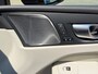 Volvo XC60 T6 Plug-in hybrid AWD Ultra Bright / 22" Velgen / Luchtvering / Mulberry Red / Blond geventileerd nappa leder /