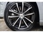 Volvo V60 2.0 T6 Plug-in Hybrid AWD Essential Bright | PHEV Long Range | Trekhaak | Lederen Bekleding | Achteruitrijcamera | Parkeersensoren | Stoelverwarming voor en achter | Cruise Control Adaptief | BLIS | Google Navigatie | Apple Carplay | Android Auto
