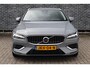 Volvo V60 2.0 T6 Plug-in Hybrid AWD Essential Bright | PHEV Long Range | Trekhaak | Lederen Bekleding | Achteruitrijcamera | Parkeersensoren | Stoelverwarming voor en achter | Cruise Control Adaptief | BLIS | Google Navigatie | Apple Carplay | Android Auto