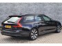 Volvo V90 2.0 T8 Plug-in Hybrid AWD Ultra Dark | PHEV Long Range | Trekhaak | Panoramadak | Head-up Display | Harman Kardon Audio | 360 Graden Camera | Keyless Entry | Elektrische Achterklep | Elektrisch Verstelbare Voorstoelen | Stoelverwarming voor en achter | Cruise Control Adaptief | BLIS | Google Navigatie | Apple Carplay | Android Auto