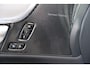 Volvo V90 2.0 T8 Plug-in Hybrid AWD Ultra Dark | PHEV Long Range | Trekhaak | Panoramadak | Head-up Display | Harman Kardon Audio | 360 Graden Camera | Keyless Entry | Elektrische Achterklep | Elektrisch Verstelbare Voorstoelen | Stoelverwarming voor en achter | Cruise Control Adaptief | BLIS | Google Navigatie | Apple Carplay | Android Auto