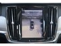 Volvo V90 2.0 T8 Plug-in Hybrid AWD Ultra Dark | PHEV Long Range | Trekhaak | Panoramadak | Head-up Display | Harman Kardon Audio | 360 Graden Camera | Keyless Entry | Elektrische Achterklep | Elektrisch Verstelbare Voorstoelen | Stoelverwarming voor en achter | Cruise Control Adaptief | BLIS | Google Navigatie | Apple Carplay | Android Auto