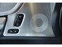Volvo V90 T8 Plug-in hybrid AWD Ultra Dark | 100% SOH | Luchtvering | Panoramadak | Semi-Elektrische inklapbare Trekhaak | Verwarmbare voorstoelen met massagefunctie | Premium audio by Bowers & Wilkins | Head-up display | 360° Parkeercamera | Parkeersensoren voor + achter |