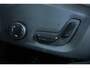 Volvo V90 T8 Plug-in hybrid AWD Ultra Dark | 100% SOH | Luchtvering | Panoramadak | Semi-Elektrische inklapbare Trekhaak | Verwarmbare voorstoelen met massagefunctie | Premium audio by Bowers & Wilkins | Head-up display | 360° Parkeercamera | Parkeersensoren voor + achter |