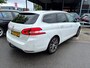 Peugeot 308 SW BWJ 2014 1.2 131 PK e-THP Allure AUTOMAAT | TREKHAAK | KEYLESS | NAVI | CLIMA | CRUISE | CAMERA | STOELVERW. | STOELMASSAGE | FULL LED | LMV | PDC