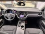 Volvo V60 2.0 B4 Core | Trekhaak | Achteruitrijcamera | Parkeersensoren | Keyless Entry | Elektrische Achterklep | Stoelverwarming voor en achter | Lichtmetalen Velgen 18 inch | Navigatie | Apple Carplay | Android Auto