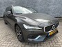 Volvo V60 2.0 T6 Twin Engine AWD Inscription | Plug-in Hybrid (PHEV) | Trekhaak | Head-up Display | 360 Graden Camera | Parkeersensoren | Lederen Bekleding | Stoelverwarming | Keyless Entry | Elektrische Achterklep | Cruise Control Adaptief | BLIS | Navigatie | Apple Carplay | Android Auto