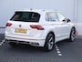 Volkswagen Tiguan 1.5 TSI R-Line Business+ 150pk DSG | Dealer onderhouden | Trekhaak | Camera | LED Matrix | Cruise control | Climate control | Elektrische achterklep |
