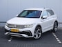 Volkswagen Tiguan 1.5 TSI R-Line Business+ 150pk DSG | Dealer onderhouden | Trekhaak | Camera | LED Matrix | Cruise control | Climate control | Elektrische achterklep |