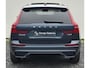 Volvo XC60 2.0 T6 Phev AWD Plus Dark 19” Wielen - Panoramadak - Lighting – Harman Kardon Audio - 360 Cam - Alarm - Climate - Privacy Glass – 2250 KG Trekgewicht - RA000 Interieur Zwart Leder – Power seats met memory - Full led koplampen