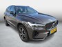 Volvo XC60 2.0 T6 Plug-in Hybrid AWD Plus Dark | PHEV Long Range | Trekhaak | Panoramadak | Achteruitrijcamera | Keyless Entry | Elektrische Achterklep | Elektrisch Verstelbare Voorstoelen | Stoelverwarming voor en achter | Cruise Control Adaptief | BLIS | Google Navigatie | Apple Carplay | Android Auto