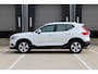 Volvo XC40 T4 AWD Momentum Pro | parkeersensor voor + achter | Parkeer camera | Verwarmde voorstoelen | Verwarmde voorruit | Volvo On Call | Noodreservewiel | Regensensor | Cruisecontrol |
