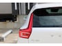 Volvo XC40 T4 AWD Momentum Pro | parkeersensor voor + achter | Parkeer camera | Verwarmde voorstoelen | Verwarmde voorruit | Volvo On Call | Noodreservewiel | Regensensor | Cruisecontrol |