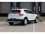 Volvo XC40 T4 AWD Momentum Pro | parkeersensor voor + achter | Parkeer camera | Verwarmde voorstoelen | Verwarmde voorruit | Volvo On Call | Noodreservewiel | Regensensor | Cruisecontrol |