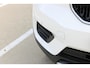 Volvo XC40 T4 AWD Momentum Pro | parkeersensor voor + achter | Parkeer camera | Verwarmde voorstoelen | Verwarmde voorruit | Volvo On Call | Noodreservewiel | Regensensor | Cruisecontrol |