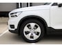 Volvo XC40 T4 AWD Momentum Pro | parkeersensor voor + achter | Parkeer camera | Verwarmde voorstoelen | Verwarmde voorruit | Volvo On Call | Noodreservewiel | Regensensor | Cruisecontrol |