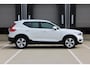 Volvo XC40 T4 AWD Momentum Pro | parkeersensor voor + achter | Parkeer camera | Verwarmde voorstoelen | Verwarmde voorruit | Volvo On Call | Noodreservewiel | Regensensor | Cruisecontrol |