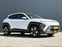 Hyundai Kona 1.6 GDI HEV Premium Sky / Demo Deal / Trekhaak Afneembaar 13-Polig / Stoelverkoeling / Stoelverwarming Voor + Achter / 360 camera / Navigatie / BOSE Audio /