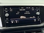 Volkswagen T-Cross 1.0 TSI Life / Navigatie / Climate Control / Cruise Control / Parkeersensoren Voor + Achter / Privacy Glass / Nette Auto! /