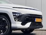 Hyundai Kona Electric N Line Business 64.8 kWh / Warmtepomp / BOSE Audio / V2L Interieur / Achteruitrijcamera / Parkeersensoren Voor + Achter / Stoel- & Stuurverwarming / Dodehoekdetectie /