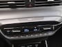 Hyundai i20 1.0 T-GDI Premium / Fabrieksgarantie tot 03-2030 / Dealer onderhouden / Stuur- & Stoel verwarming / Achteruitrijcamera / Adaptief cruise control / Navigatie / Apple Carplay Android Auto / Climate control /