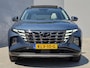 Hyundai Tucson 1.6 T-GDI PHEV Premium Sky 4WD / Glazen schuif- en kanteldak / Rondomzicht camera / Trekgewicht 1.350 kg / Elektrische achterklep / Stuur- Stoel & Achterbank verwarming / Adaptief cruise control / Stoelventilatie / Apple Carplay Android Auto /