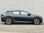 Kia EV6 Edition 77.4 kWh / SOH 100% / Fabrieksgarantie t/m 05-2032 / 1.600 kg trekgewicht / Android Auto & Apple Carplay / Navigatie / Cruise Control Adaptief / Climate Control / DAB / Draadloze Telefoonlader / Camera / Parkeer assistent / 19" Lichtmetalen Wielen / Keyless entry & start /
