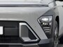 Hyundai Kona 1.6 GDI HEV Premium / Demo Deal / MY 26 / Zwart Leder / Stoelverkoeling / Stoelverwarming Voor + Achter / Stuurverwarming / 360 Camera / BOSE Audio /