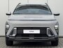 Hyundai Kona 1.6 GDI HEV Premium / Demo Deal / MY 26 / Zwart Leder / Stoelverkoeling / Stoelverwarming Voor + Achter / Stuurverwarming / 360 Camera / BOSE Audio /