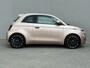Fiat 500e La Prima 42 kWh / SOH 94% / Apple Carplay/Android Auto / Achteruitrijcamera / Adaptieve Cruise Control / Lichtmetalen Velgen 17" / Navigatie / 3-fase / Snelladen /