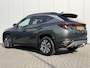 Hyundai Tucson 1.6 T-GDI HEV Comfort / 1e Eigenaar / NL Auto / Trekhaak 1650 KG / All Seasonbanden / Adaptive Cruise Control / Climate Control / Stoelverwarming / Achteruitrijcamera / Fabrieksgarantie t/m 01-2028 /