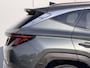 Hyundai Tucson 1.6 T-GDI HEV Comfort / 1e Eigenaar / NL Auto / Trekhaak 1650 KG / All Seasonbanden / Adaptive Cruise Control / Climate Control / Stoelverwarming / Achteruitrijcamera / Fabrieksgarantie t/m 01-2028 /