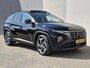 Hyundai Tucson 1.6 T-GDI PHEV Comfort Smart Sky 4WD / Dealeronderhouden / Fabrieksgarantie tot 06-2027 / Glazen schuif- en kanteldak / Stuur- & Stoelverwarming / Trekgewicht 1350 kg / Adaptief cruise control / Achteruitrijcamera / Krell Audio Systeem /